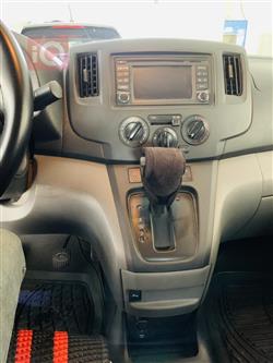 نيسان NV200